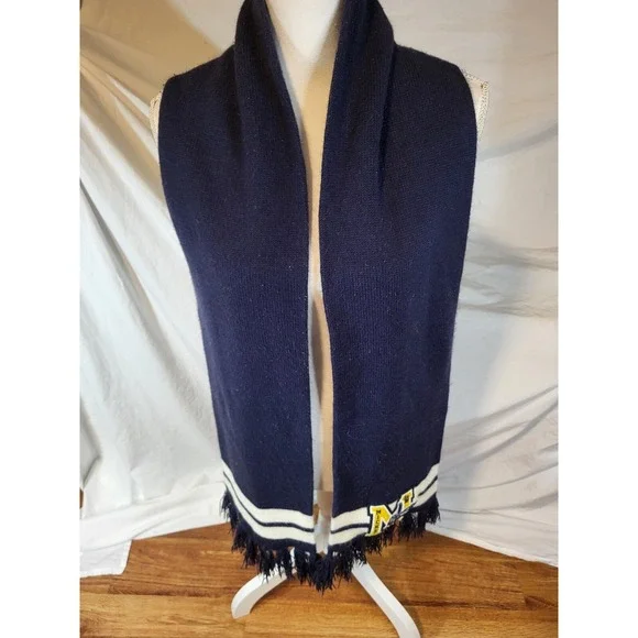 DISNEY PARKS Authentic Navy Blue & White Winter Scarf Mickey Mouse‎ 