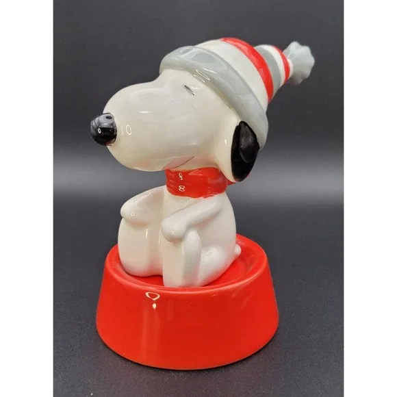 Hallmark Snoopy Salt & Pepper Shaker Set Christmas 2013 Peanuts Winter Dog Bowl