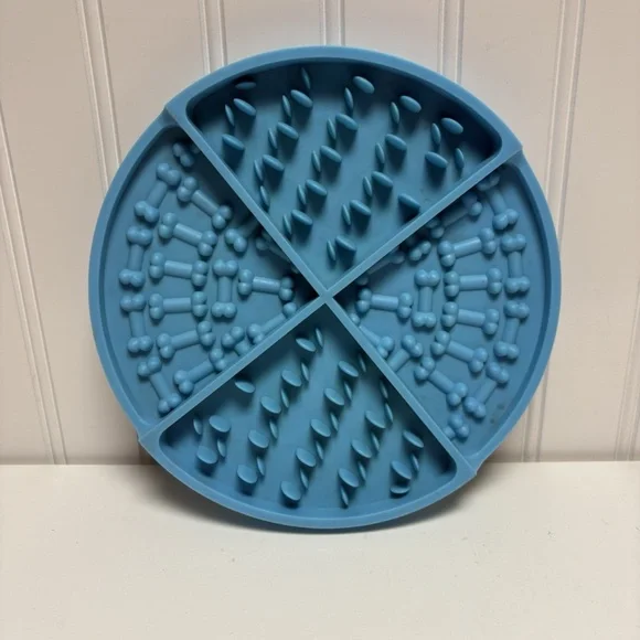Rubber Blue Dog Cat Slow Feeder Lick Mat 8.5in