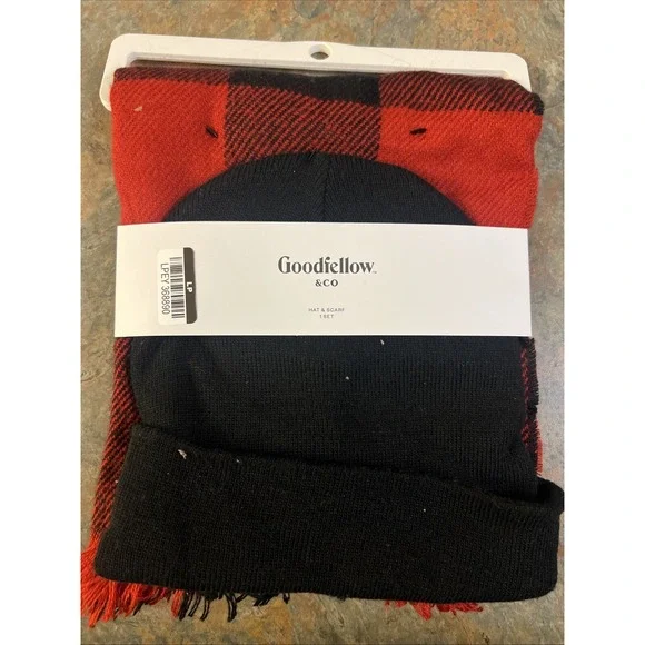 Goodfellow men's hat and scarf set, one size buffalo plaid/black NWT
