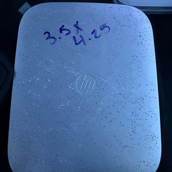 HP White Portable Device