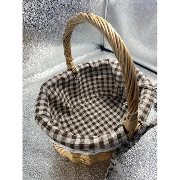 Wicker Picnic Basket Gingham Checkered Line Lace Trim Round Handwoven Brown Whte