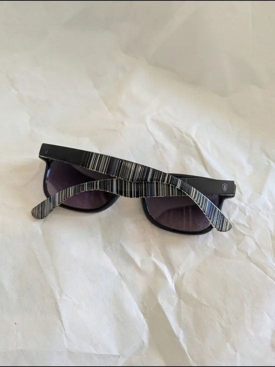 Izarra Occhiali Da Sole Italiano Men's Black Sunglasses with Striped Temple Arms