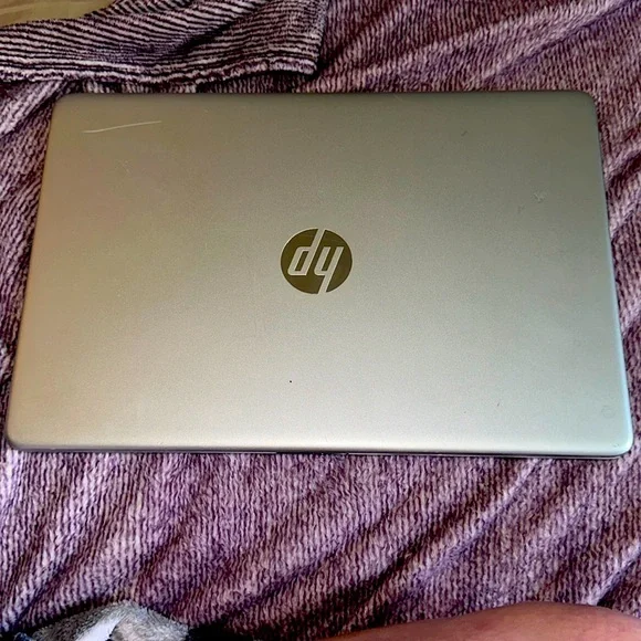 HP - 15.6
