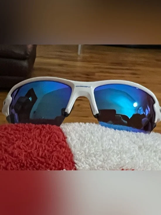 🎇🎇Oakley Flak 2.0 Sunglasses..
