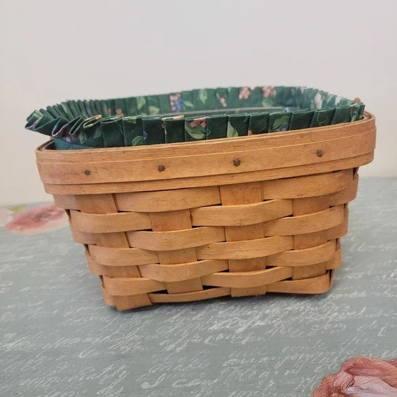 Longaberger  Vintage Medium Berry Basket w/Stand Up Liner, Protector & Handle