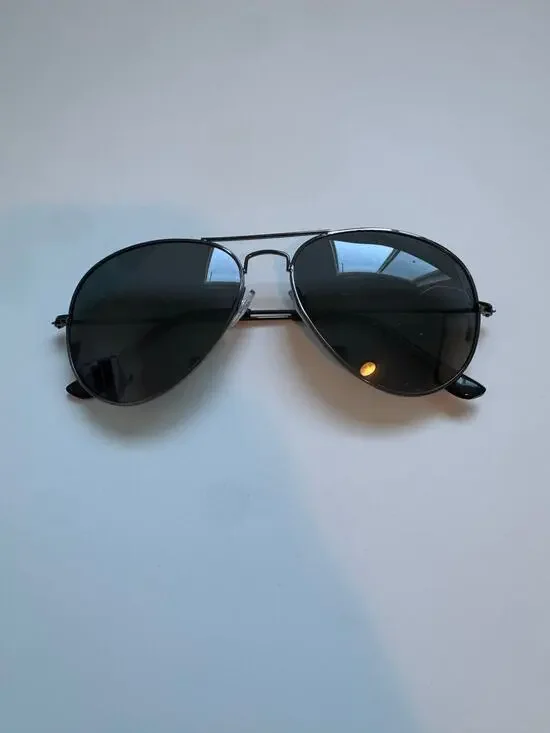 Foster Grant Black Aviator sunglasses