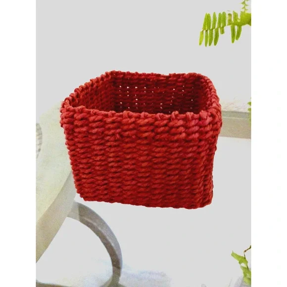 RED Basket WEAVED Square 6