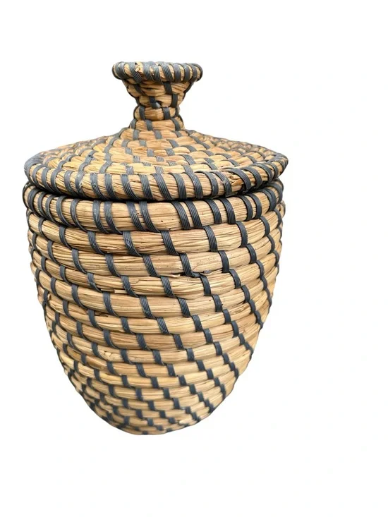 Sweet Grass Woven Basket w/ Lid cylinder shape 8”x5.5”