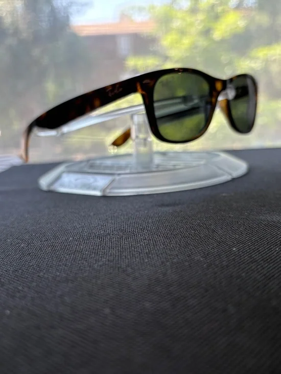 Ray-Ban New Wayfarer Classic polarized sunglasses (RB2132)