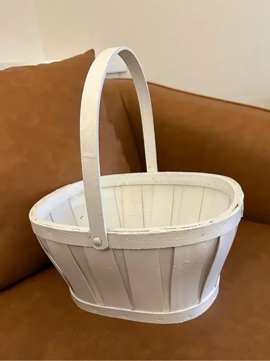 White handled basket • wooden • wood