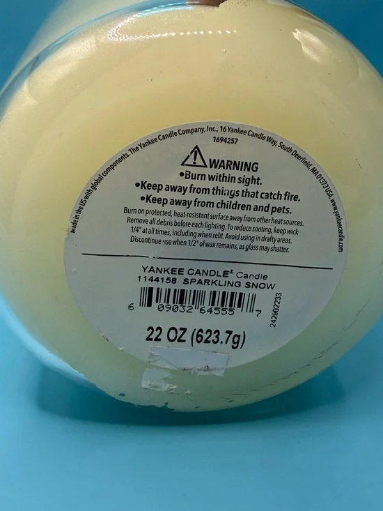 Yankee Candle Sparkling Snow 22 Oz Large Jar Candle NEW 150 hours burn time