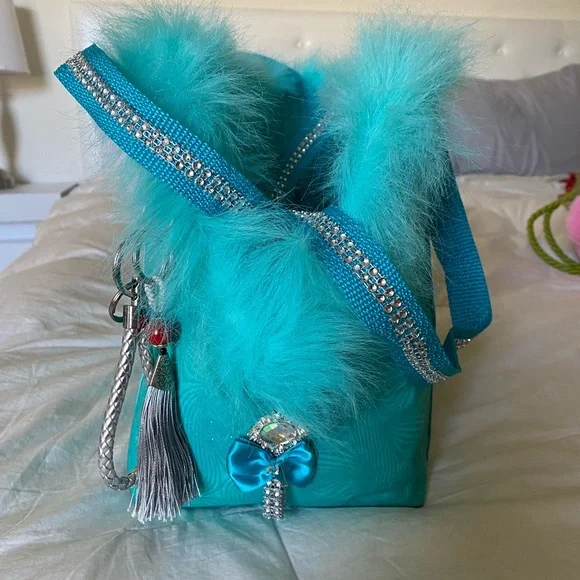 Pets carrier, cats/small dogs travel bag. Very unique hands made new