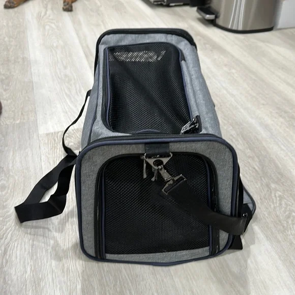 Size large pet carrier