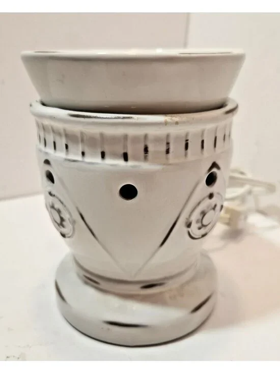 Scentsy Hampton Distressed White  Warmer Full Size Retired  6