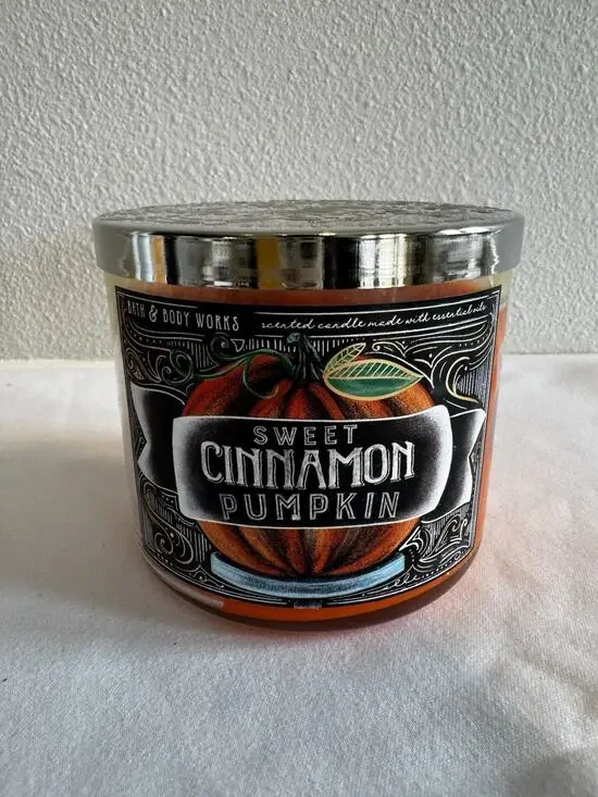Bath & Body Works “SWEET CINNAMON PUMPKIN” 3 Wick Candle 14.5 oz