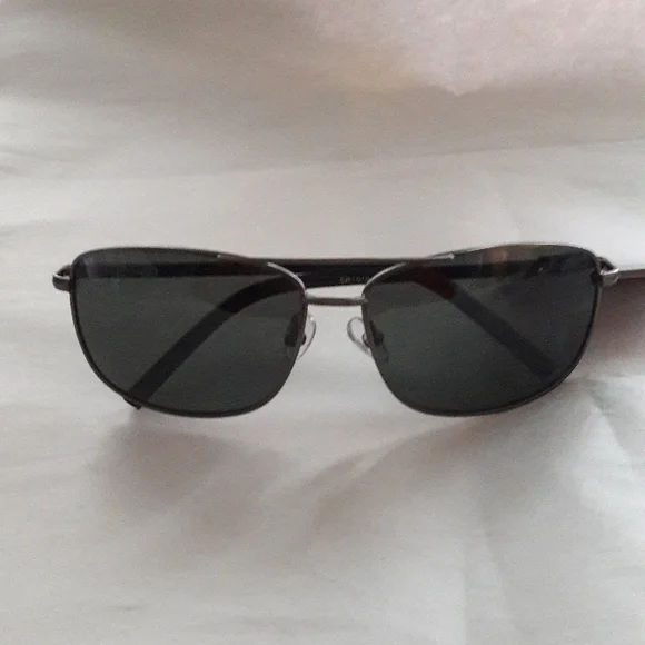 Foster Grant TruPolar Max Block Sunglasses Black Silver Frame UVA-UVA NWT