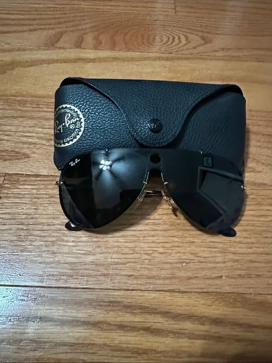 Ray-Ban Men’s Black Gold Aviator Sunglasses