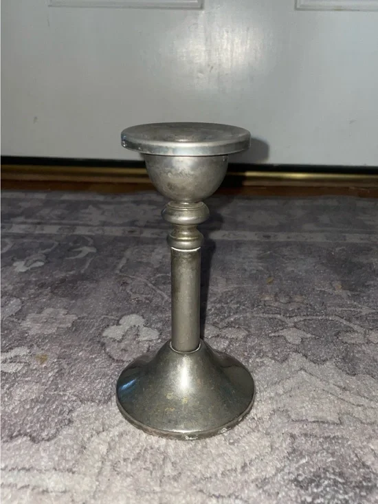Metal Pillar Candle Holder in Silver