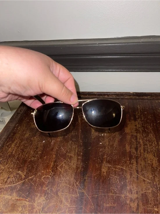 Tommy Hilfiger Men's Gold Frame Sunglasses with Dark Lenses