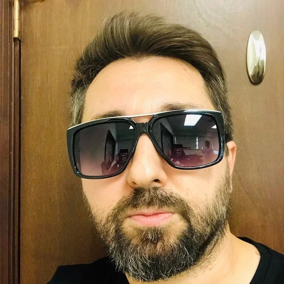 Square Sunglasses Black Gradient Lens Metal Top Bar Classic Shades UV400 Protect