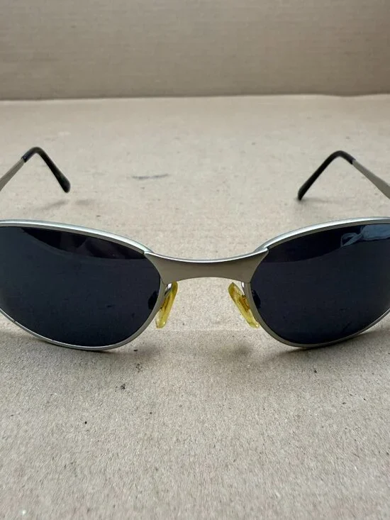 Men's Vintage Style Silver Frame Sunglasses - DAMAGE: Scratches on Lens