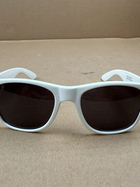 Metro by T-Mobile White Sunglasses 100% Recycled Material DAMAGE Minor Scratches