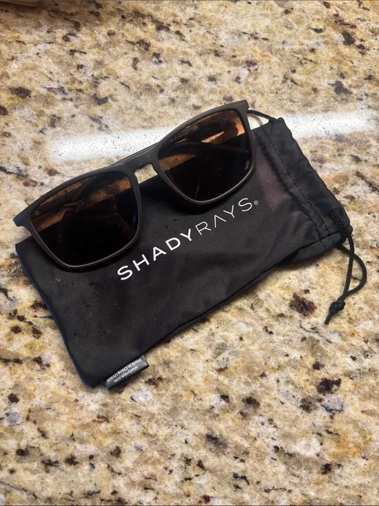 Kohl's Men’s Matte Black Sunglasses with Shady Rays cloth bag