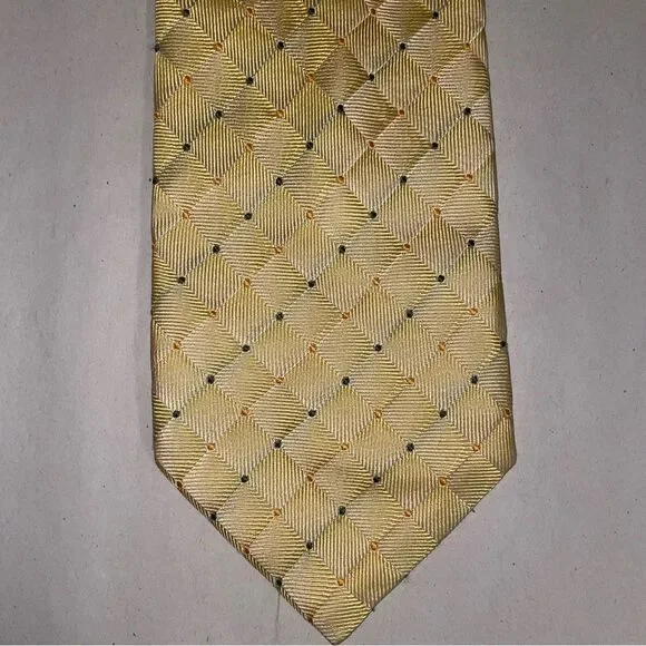 Saks Fifth Avenue 100% Silk Elegant Gold Patterned Tie