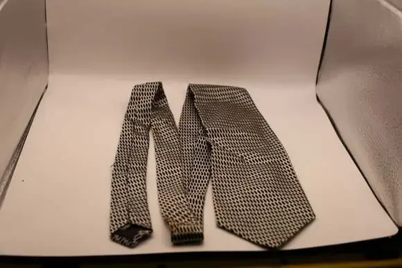 Avanzini Handmade in Italy 100% Silk Geometric Pattern Tie
