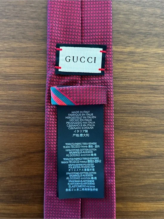 Gucci Men's Red Textured Silk Tie with Subtle Pattern