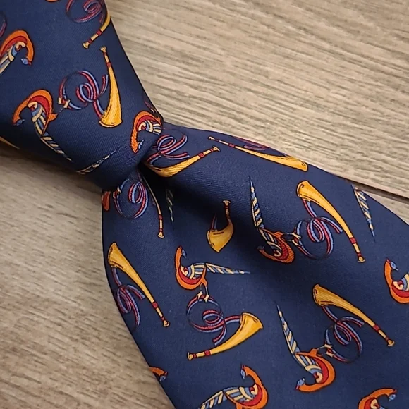 SALVATORE FERRAGAMO Italy Dark Blue‎ Whimsical Pheasants Horns Pattern Silk Tie