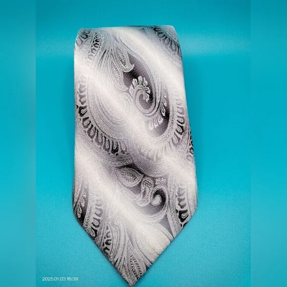 Robert Villini Couture Silk Necktie Tie Sevenfold Silver Gray Paisley Luxury