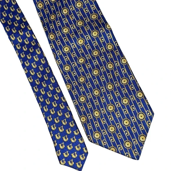 Vintage. Gianni Versace Elegant Blue and Gold Men's Tie 59”
