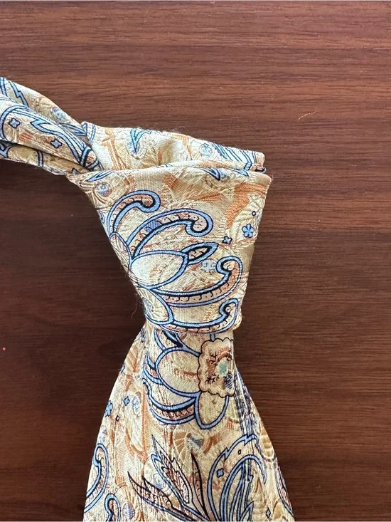 Robert Talbott Seven Fold Paisley Silk Tie in Beige with Blue Accent
