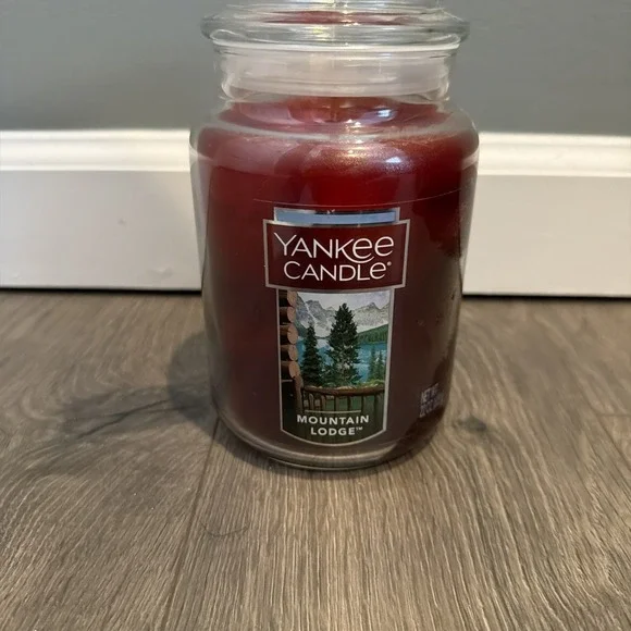 Yankee Candle Mountain Lodge Scented Candle Single Wick Glass 22 OZ 110-150 Hr