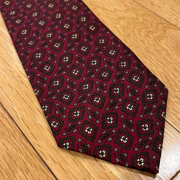 Club Room Red Floral Diamond Silk Tie