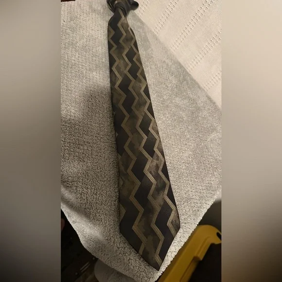 MURANO MENS TIE Black and Gold 4 X 54