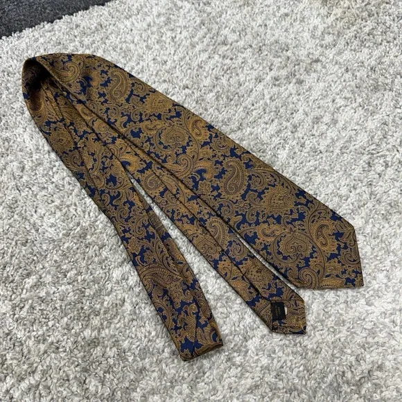 Jos A Bank Reserve Silk Tie Necktie Gold/Blue Paisley (3.25 x 60)