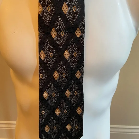 Nautica Black‎ and Gold Geometric Tie