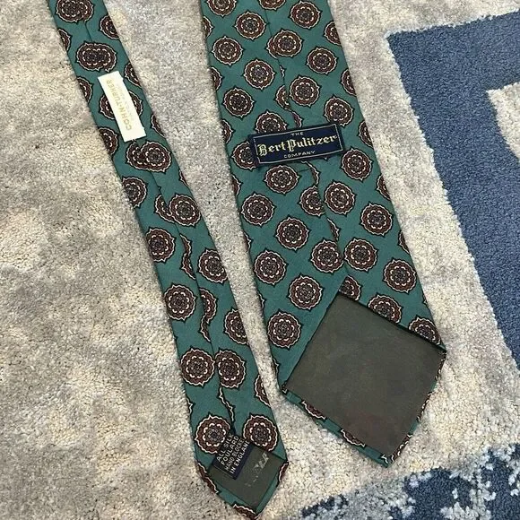 Bert Pulitzer Green Medallion Silk Neck Tie Necktie England 56x4”