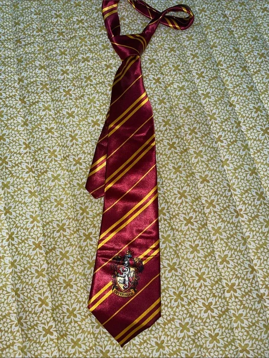 Burgundy and Gold Gryffindor Harry Potter tie.
