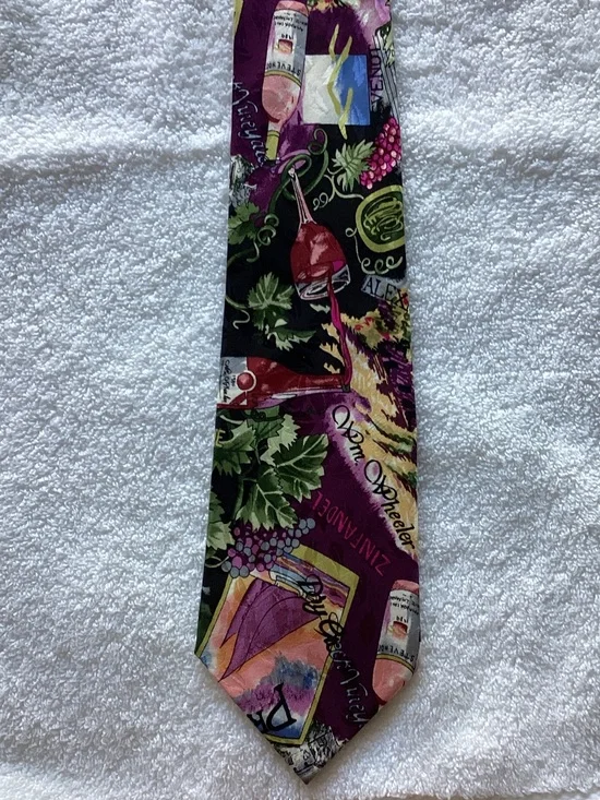 Silk Wine & Vineyard Print Tie in Purple and Black