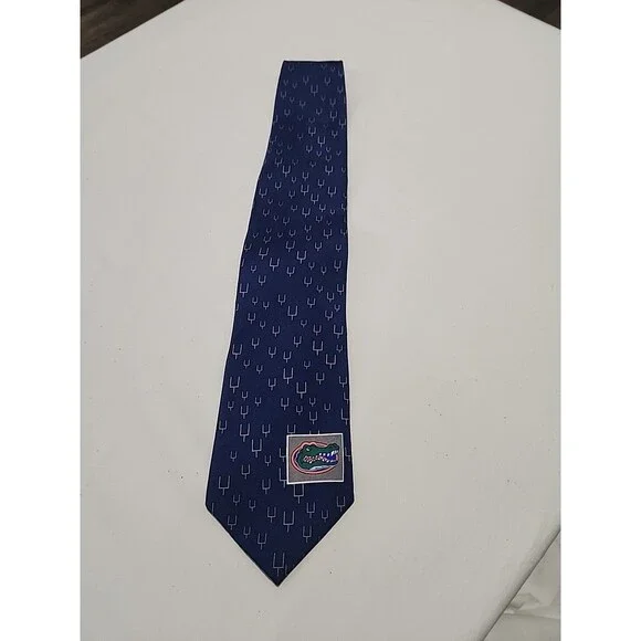 NWT The University Florida Gators FOOTBALL On A Brand New 100% Silk Neck Tie!