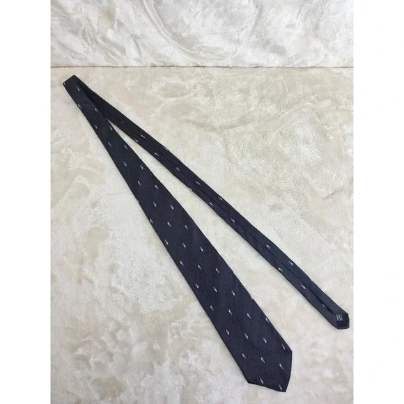 Van Heusen Mens Navy Blue Herringbone Diamond Pattern 100% Silk Necktie USA Made