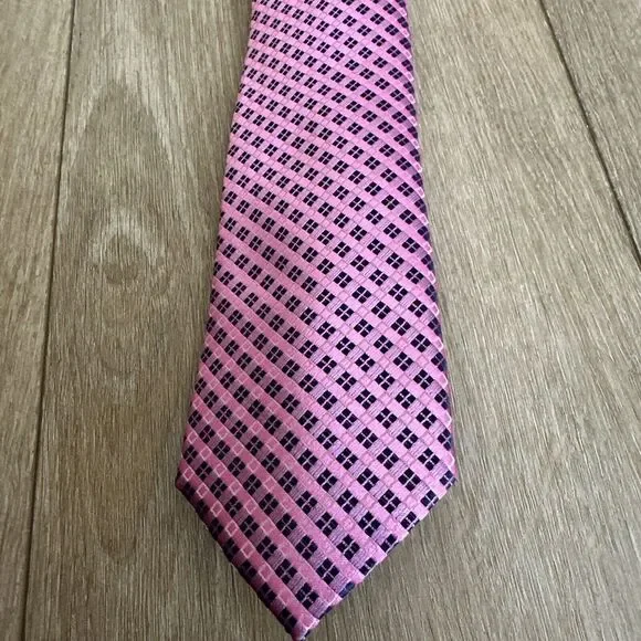 Isaac Mizrahi New York Pink Black Tie‎ NEW 100% Polyester