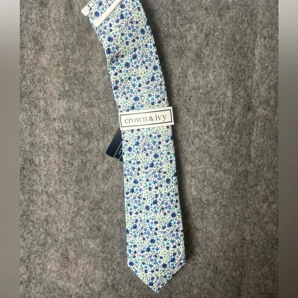 Crown & Ivy‎ men's neck tie with a blue floral pattern  New