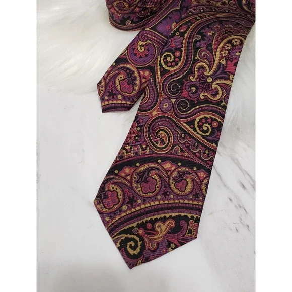 Penguin by Munsingwear PURPLE paisley gold yellow Necktie Tie skinny 2.75