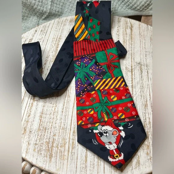 Festive Christmas Tie with‎ Santa and Gifts