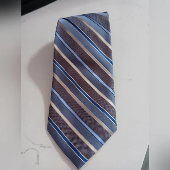 Richard Bennett Diagonal Striped Handcrafted 100% Silk Men's Necktie 61